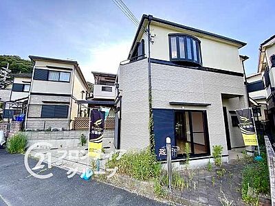 外観：4LDKの2階建て物件です