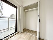 スタイリッシュな収納で、お部屋を美しく保てます。デザイン性に優れた収納は、インテリアの一部としても楽しめます