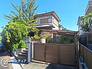 徒歩圏内に生活施設が充実した便利な立地。閑静な住宅街にあり落ち着きのある暮らしを送れます。