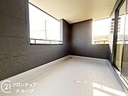 日当たりの良いバルコニーは、お洗濯が多いときも安心！たくさん干してもカラっと乾きそうです！