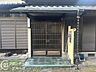 玄関：風格ある玄関で、住む人に安心感と心地よさを与えます。