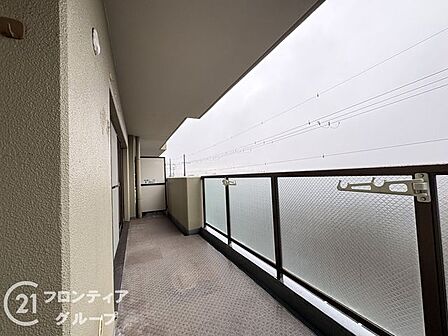 ワイドバルコニーは家族のお洗濯もたくさん干すことが出来ます！開放的で通風良好なスペースです