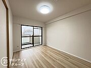 洋室は、シンプルでありながらも機能的なデザインです。毎日の生活をより豊かにする空間です