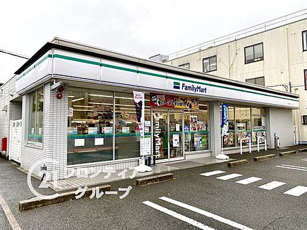 ファミリーマート橿原内膳町店 徒歩5分。 370m