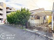 外観は周囲の街並みに美しく調和するシンプルなデザインです