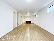 広々としたリビングで、家族団らんの時間をゆったりと過ごせます！