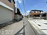その他：幅広い道路が確保されており、車の出入りがスムーズに行えます。周辺環境も整備されており、快適な生活をサポートします。