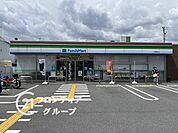 ファミリーマート木津駅前店 徒歩5分。 380m