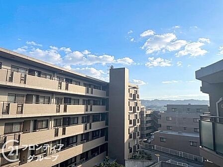 最上階の特権、パノラマの眺望。日差しと風を感じながら、毎日ゆったりとした時間を過ごせる空間です