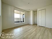 こちらのお部屋はバルコニーに面しており、日当たり、通風ともに良好です！