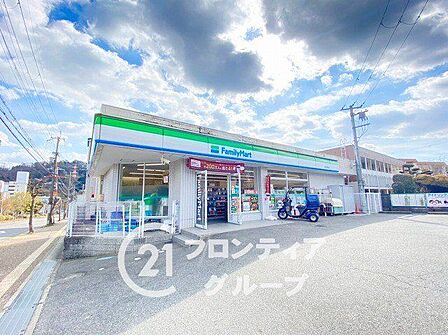 ファミリーマート三郷立野南店 徒歩15分。 1130m
