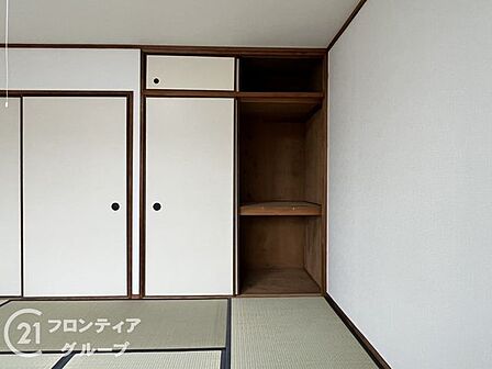たっぷり収納できる押入は、季節物もすっきり片付けられます。大容量のスペースで、快適な生活をサポートします