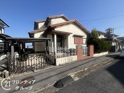 外観:風格ある外観は、住む人のステータスを感じさせる重厚なデザインです。安心感を与える堅牢な造りです。 外観:風格ある外観は、住む人のステータスを感じさせる重厚なデザインです。安心感を与える堅牢な造りです。