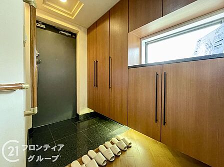 敷地内に駐車場あり!現在の空き状況は当店にお問合せください。お車でお出かけもさらに快適に