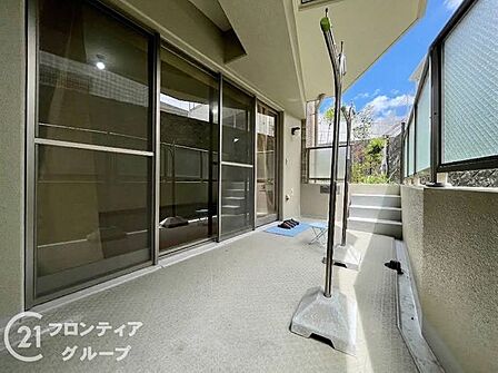 落ち着いた雰囲気のエントランスは、訪れる人に心安らぐ空間を提供し、温かく迎えてくれます！