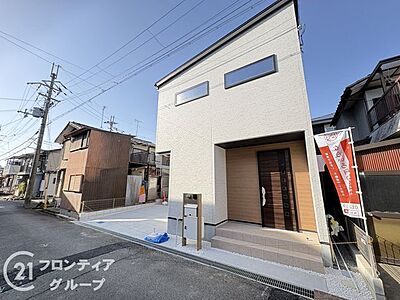 外観:シンプルで洗練された外観が、住む人のセンスを引き立て、日々の生活に彩りを添える新築戸建てです 外観:シンプルで洗練された外観が、住む人のセンスを引き立て、日々の生活に彩りを添える新築戸建てです