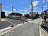 その他：幅広い道路が確保されており、車の出入りがスムーズに行えます。周辺環境も整備されており、快適な生活をサポートします。
