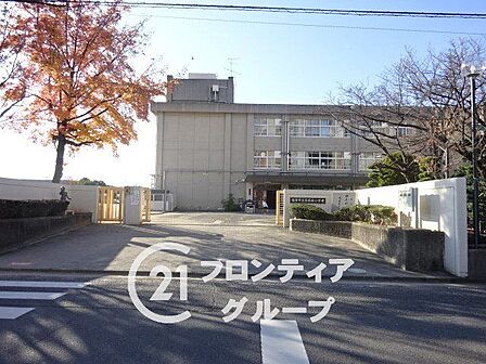 橿原市立耳成西小学校 徒歩13分。 970m