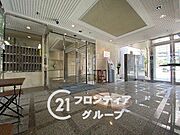 明るい照明と洗練されたデザインが、上質な雰囲気を演出します。
