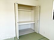 押入れには、お子様のおもちゃや来客時の座布団などもしっかり収納いただけます！