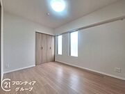 明るく広々とした子ども部屋は、遊び心をくすぐる空間です。お子様の成長を見守るのにぴったりの環境です。