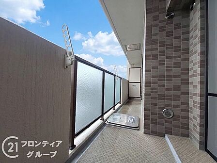 南向きのワイドバルコニーは、2部屋にまたがっています。日当たりが良く、開放感があり、リラックスできる素晴らしい空間です!