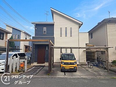 外観:木造ならでは心やすらぐ住まいです。モダンなデザインの外観は、スタイリッシュで洗練された印象を与えます。都会的なライフスタイルにぴったりです。 外観:木造ならでは心やすらぐ住まいです。モダンなデザインの外観は、スタイリッシュで洗練された印象を与えます。都会的なライフスタイルにぴったりです。