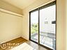 子供部屋：寝室や子供部屋など用途多彩な明るい洋室！