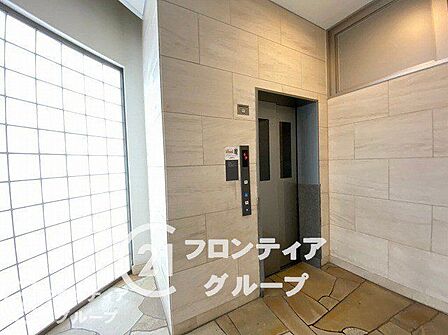 隅々まで綺麗に管理された明るい共用廊下が心地よい毎日をしっかりとサポートします!安心感をもたらす整然とした設備レイアウトが住まう方のスマートな日常を形作ります