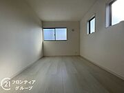 室内はシンプルな仕様となっており、それぞれの好みに合わせたインテリアで、趣味に合わせてレイアウトしやすくなっております。