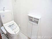 ＼同仕様写真／トイレは1階と2階の2カ所に設置！階段を上り下りせずに使用できるので、高齢の方にも安心です！