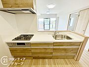 対面カウンターで、家族とコミュニケーションを取りながら料理ができるキッチンです。