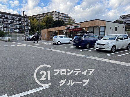 セブンイレブン奈良あやめ池南6丁目店 徒歩4分。 260m