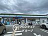 周辺：ファミリーマート木津梅美台店 徒歩7分。 550m
