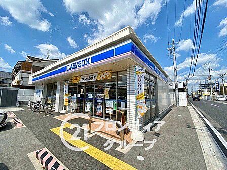 ローソン大和高田大東町店 徒歩9分。 680m