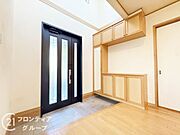 開放的な吹抜のある玄関です。スペースにもゆとりがあり、お出掛けの際にも楽々です