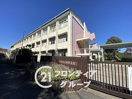 天理市立西中学校 徒歩15分。 1200m