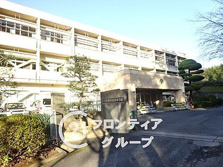 橿原市立畝傍中学校 徒歩7分。 510m