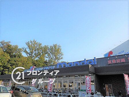 万代学園前店 徒歩14分。 1050m