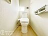 トイレ：オート開閉のフタなので、手を触れず清潔・快適なトイレです！