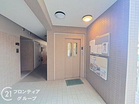 白を基調とした明るく清潔な共用スペースは歩いているだけで気持ちが前向きになりますね!細かな部分まで配慮が行き届いた空間デザインは長く住み続けるほどにその使い心地の良さを実感できそうですね!
