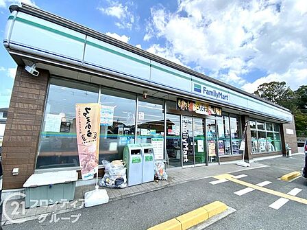 ファミリーマート奈良白毫寺店 徒歩6分。 470m