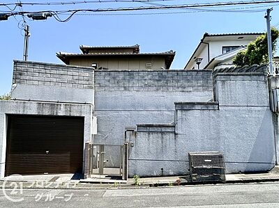 外観:風格ある外観は、住む人のステータスを感じさせる重厚なデザインです。安心感を与える堅牢な造りです。 外観:風格ある外観は、住む人のステータスを感じさせる重厚なデザインです。安心感を与える堅牢な造りです。