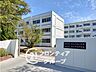 周辺：奈良市立ならやま小中学校 徒歩8分。 620m