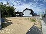 外観：綺麗に整地された更地の状態でお引渡しいたします。建物がないからこそ、日当たりの良さや風通しの良さをダイレクトに感じることができます。境界もはっきりしており、スムーズに建築の計画を進められます