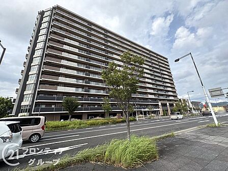 写真だけではわからない採光・広さ・周辺環境の実感は、実際に足を運んでみることが一番です。ご見学はいつでもご予約いただけます