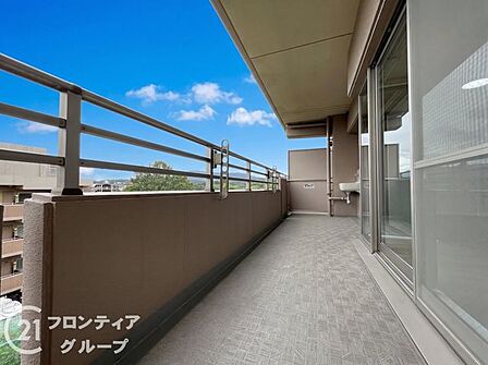 「賃貸のままでいいのか、買うべきか」その判断に必要な情報を、スタッフがわかりやすく整理してお伝えします。お気軽にご相談ください