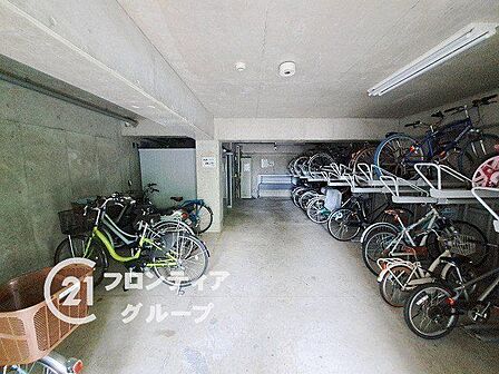 写真だけではわからない採光・広さ・周辺環境の実感は、実際に足を運んでみることが一番です。ご見学はいつでもご予約いただけます