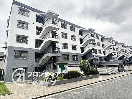 駅から徒歩8分のマンションは、通勤や通学にとても便利で、時間を有効に使える素晴らしい立地です!