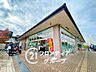周辺：ファミリーマート近鉄あやめ池駅前店 徒歩9分。 680m